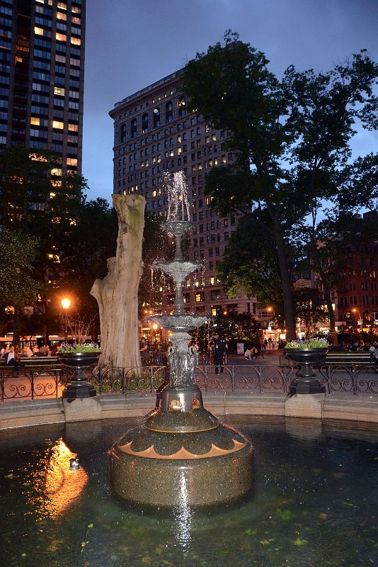 06-03 Southern Fountain After Sunset With The Flatiron Building New York Madison Square Park
